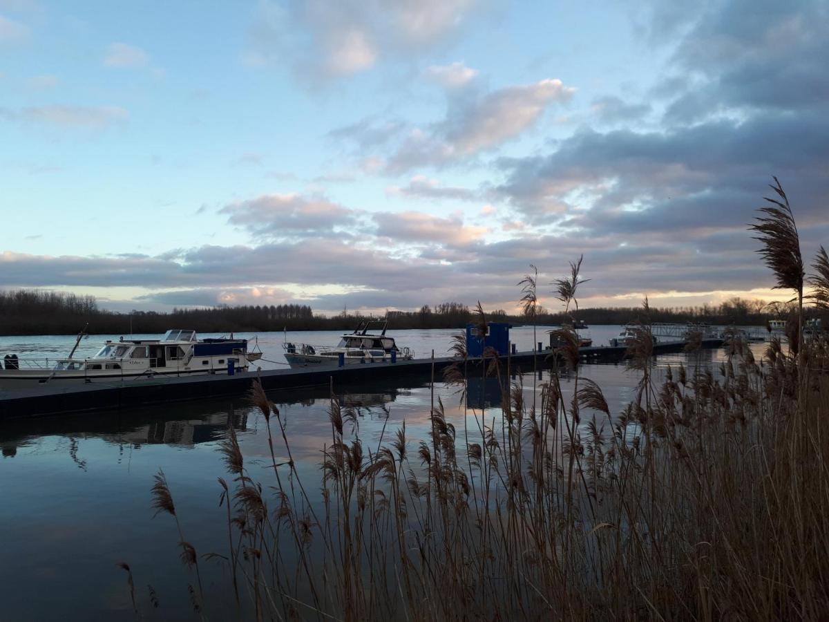 Vertentenhuis Hamme Bagian luar foto